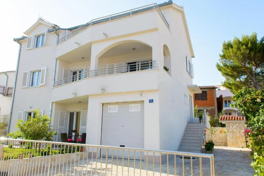 Apartments Topli Bok
