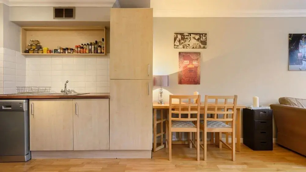 Convenient Oxford Street 1BR Flat