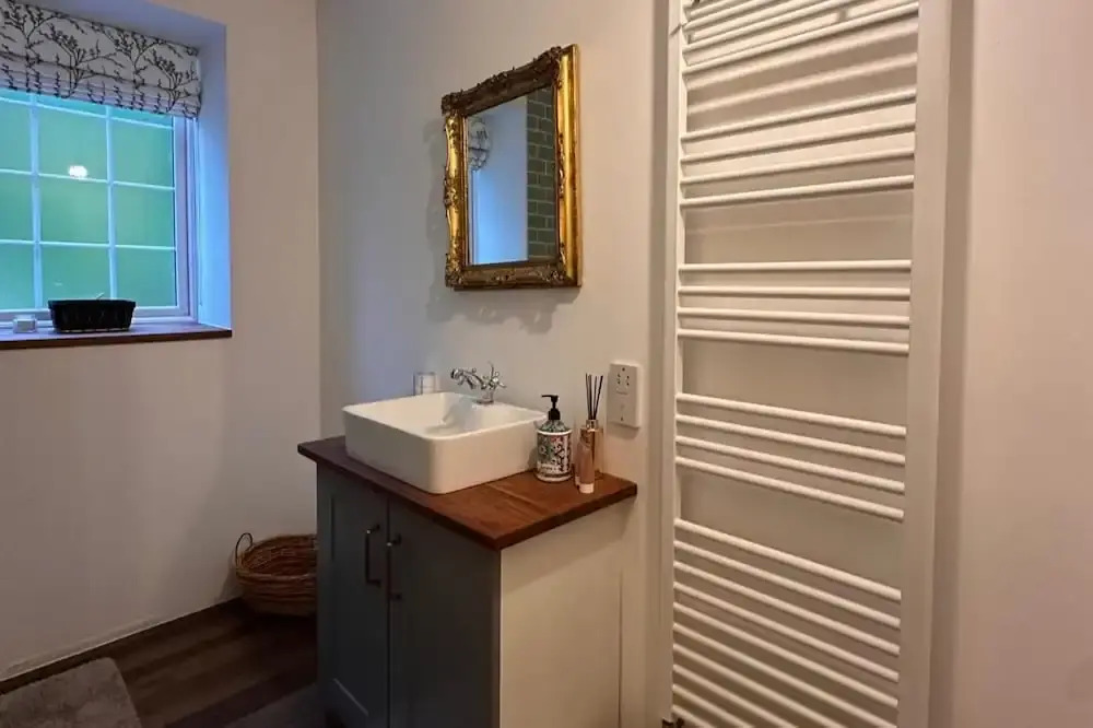 Pets - Garden - Parking - Sleeps up to 4 - Hiking