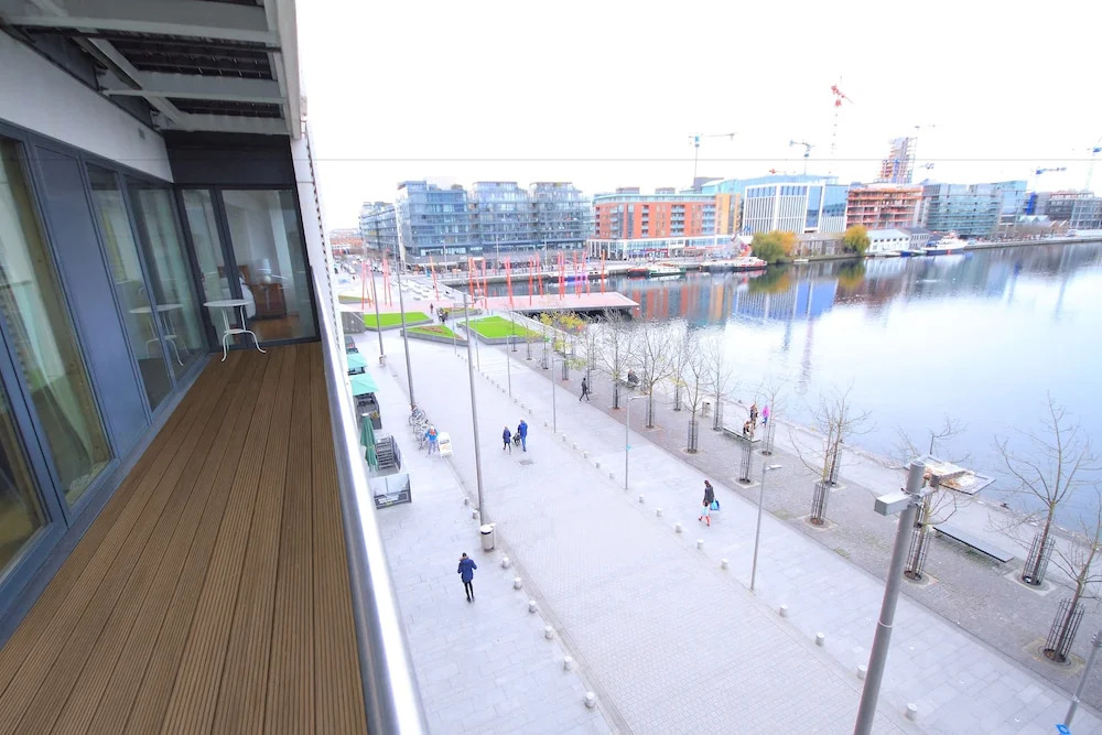 Grand Canal Quay View Apartment