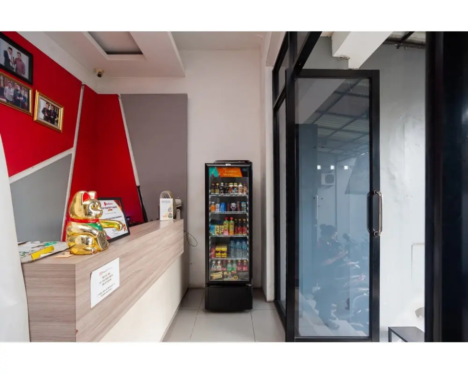 RedDoorz near Binus Anggrek 2
