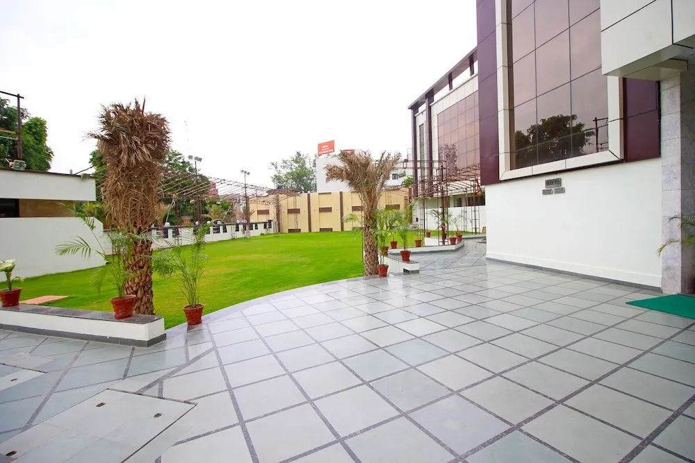 Hotel Opal Courtyard
