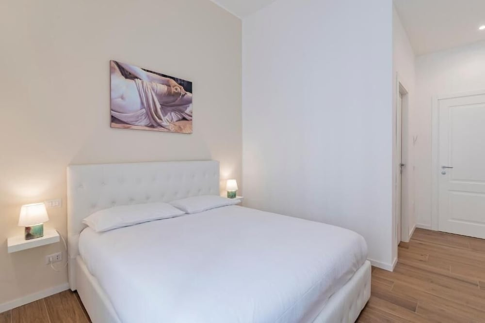 Leos Colosseum - Private Apartments