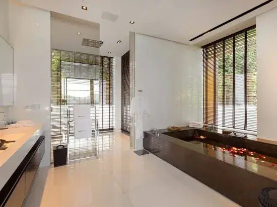 Cliff Top Residence