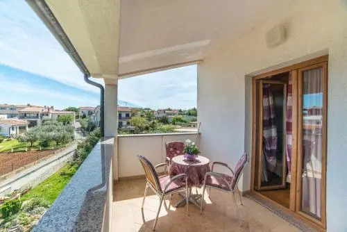 Apartments and Rooms Ana