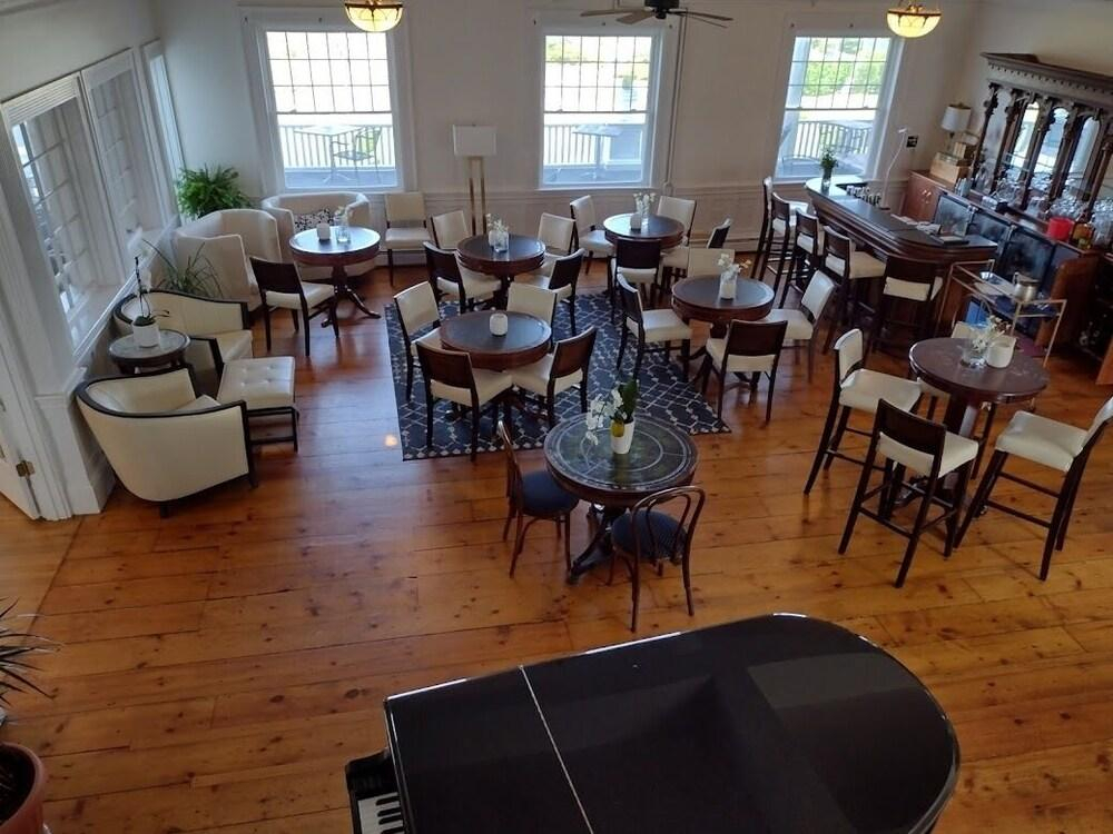 Emerson Inn By The Sea