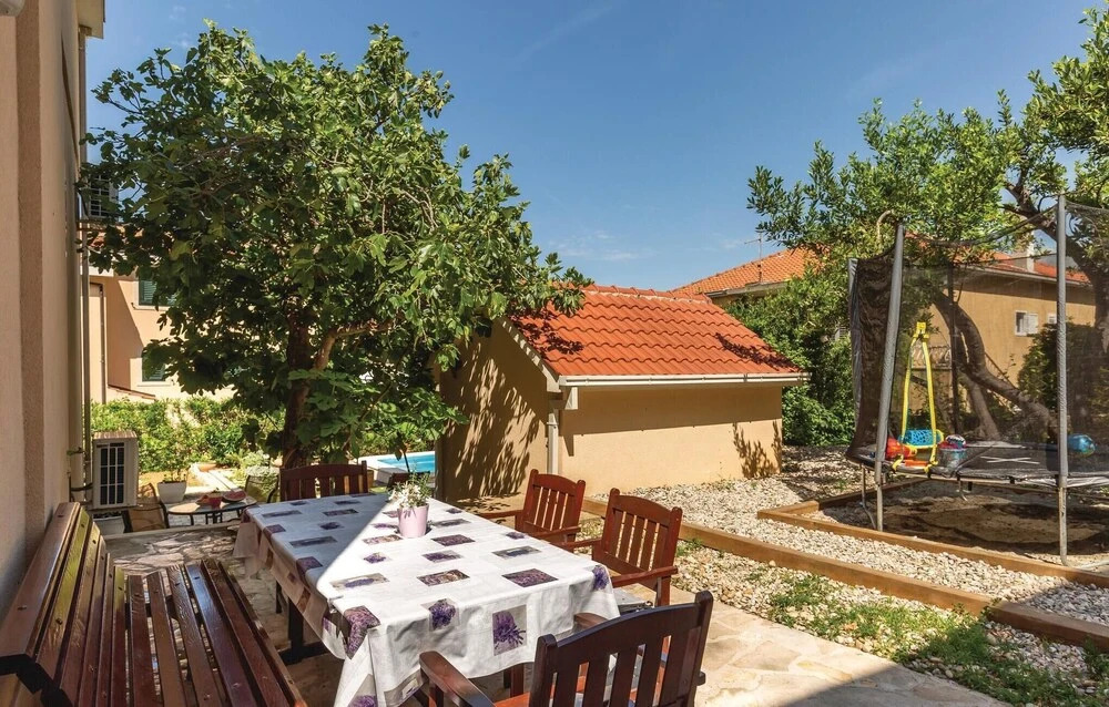 Beautiful Home in Makarska With Wifi and 2 Bedrooms