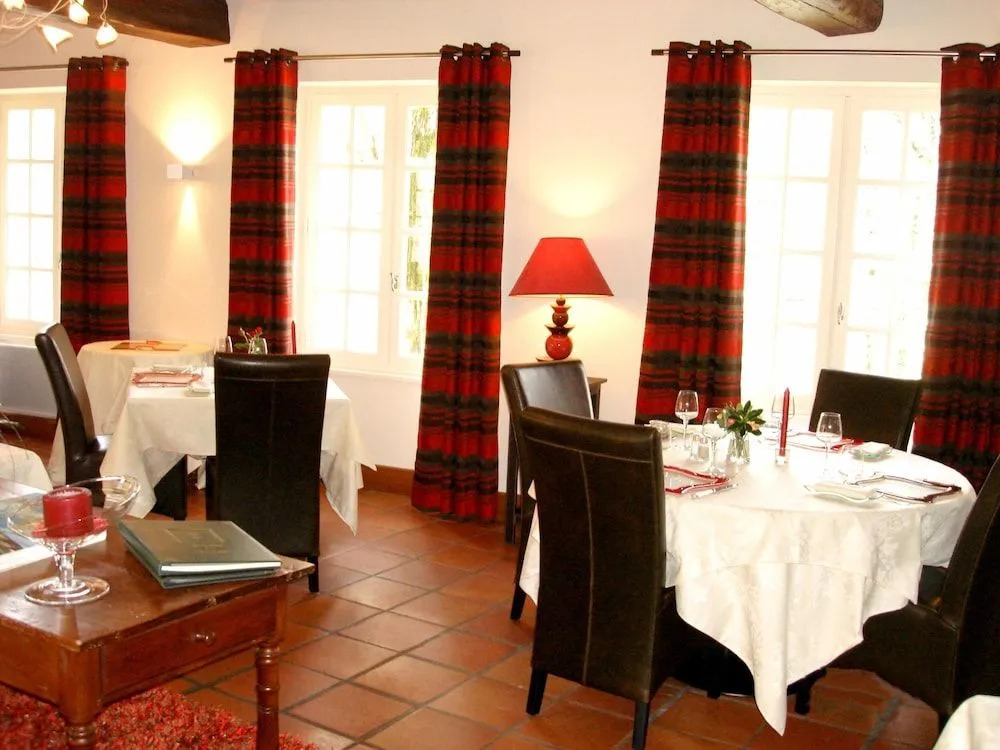 Logis Auberge De La Riviere