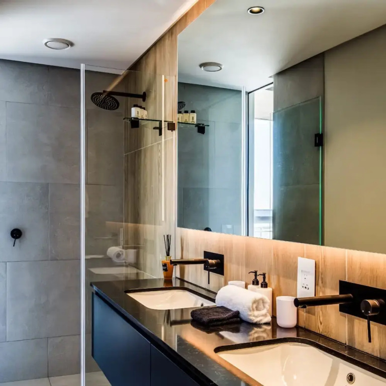 Deluxe Urban Retreat Summit on Quarter