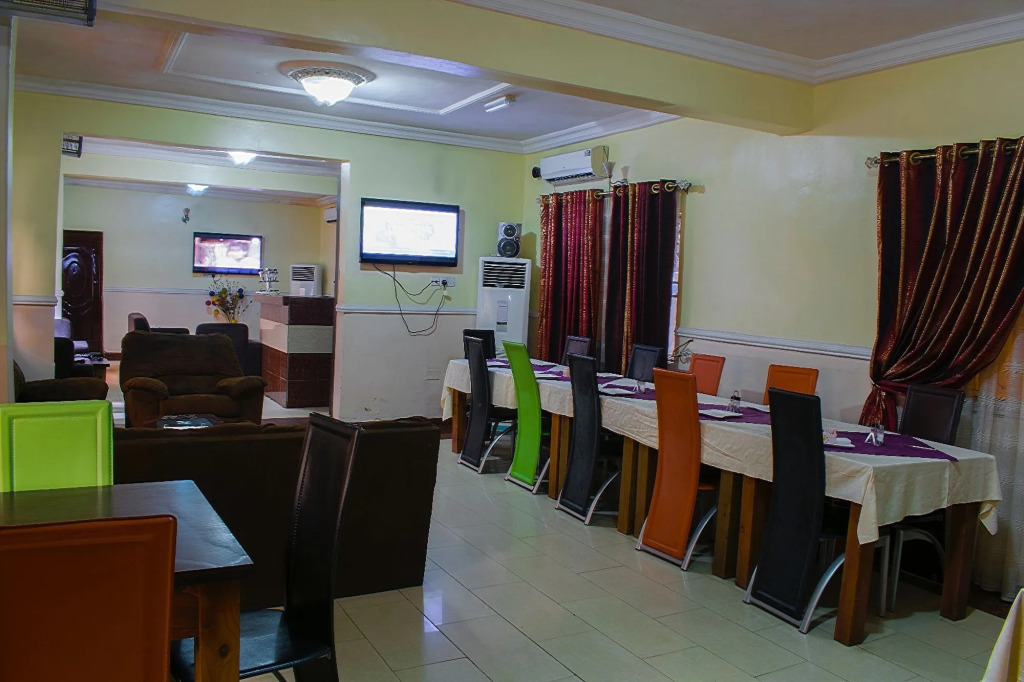 Maxton Suites