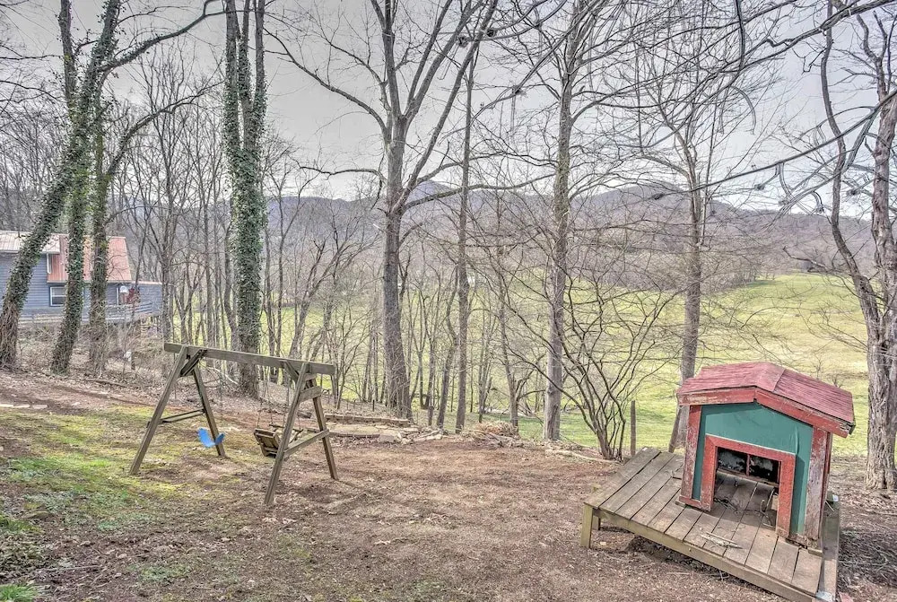Serene Cabin in the Smokies w/ 2 Decks & Hot Tub!