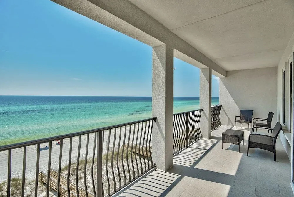 Luna Plata 7 Bedrooms 7.5 Bathrooms Home