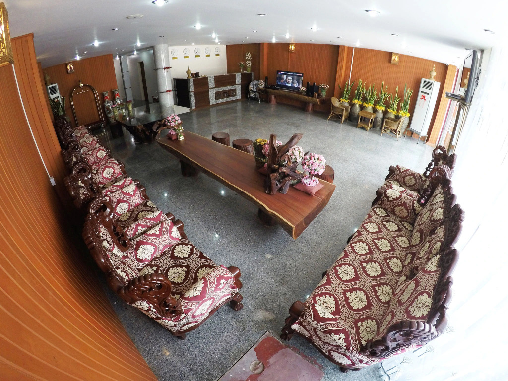 Hotel 82