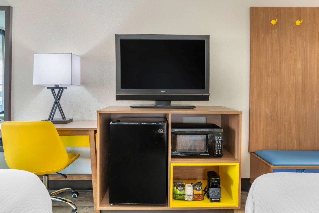 Days Inn & Suites by Wyndham Rocky Mount Golden East