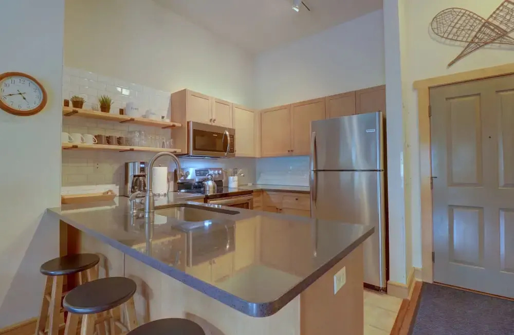 Modern Condo with Amazing Views, Right next to the Lift - CS407 by Redawning
