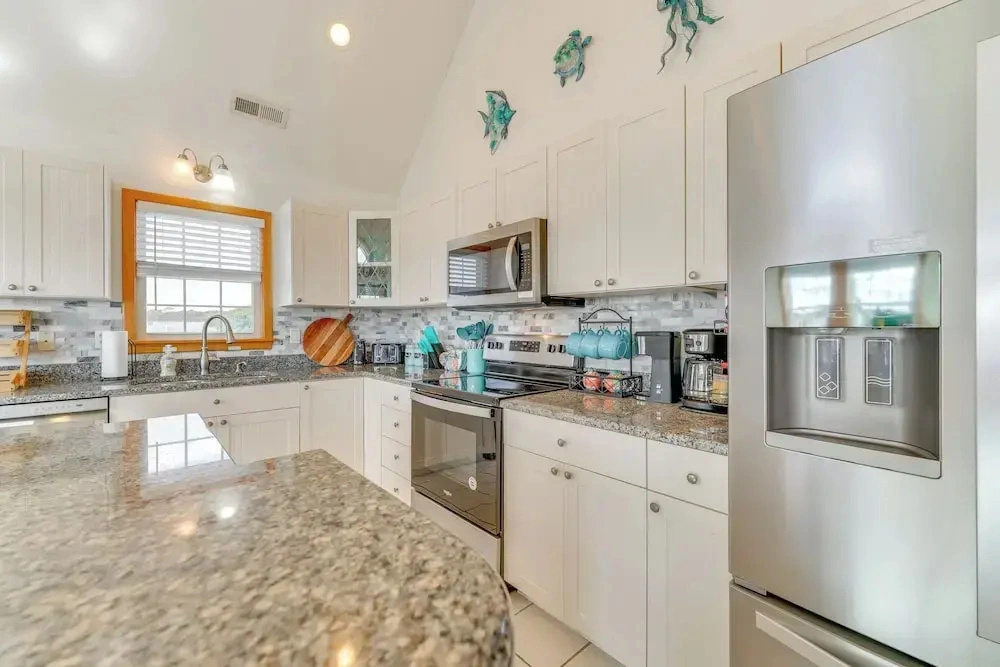 Walk to Pier: Spacious Coastal Home