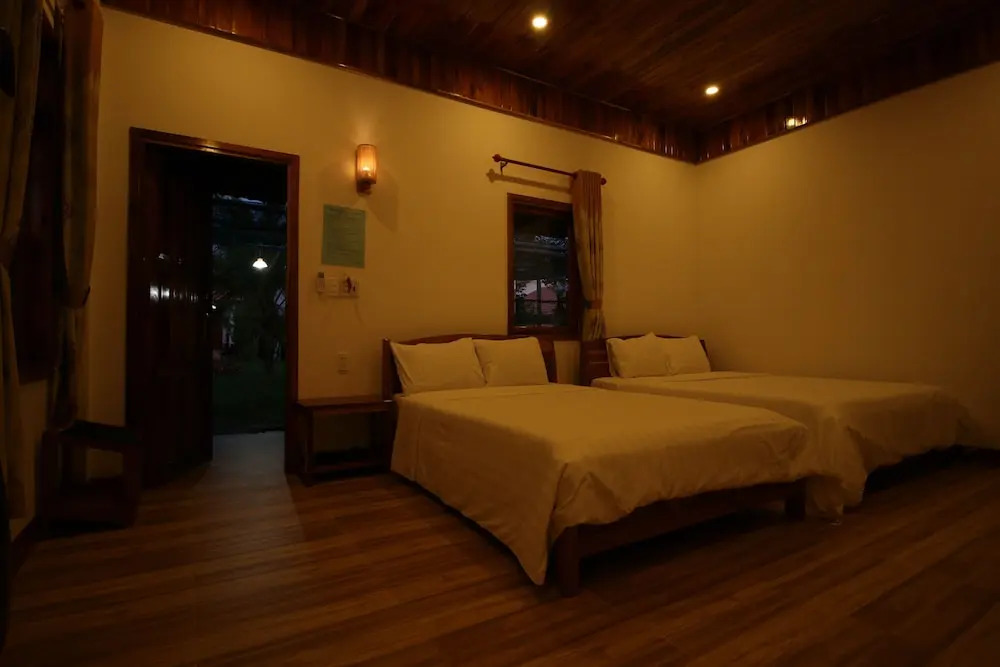 ღ Y Nghia at Ong Lang Beach ღ Coastal Haven with Home Cooked Bungalows ღ