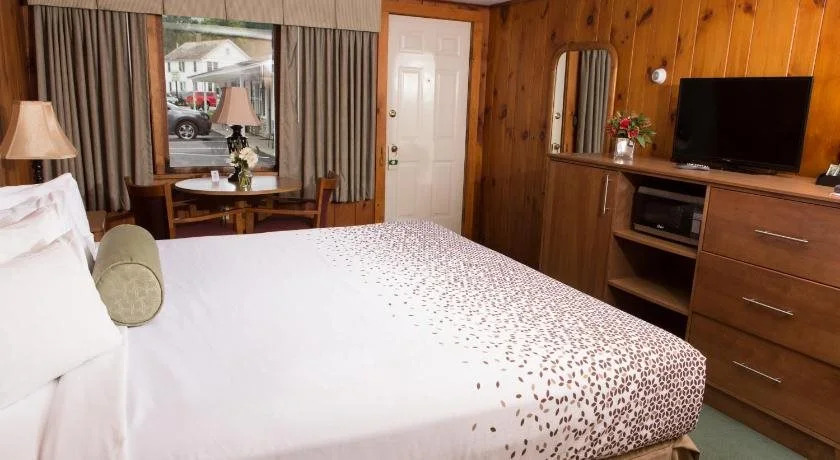Knotty Pine Motel