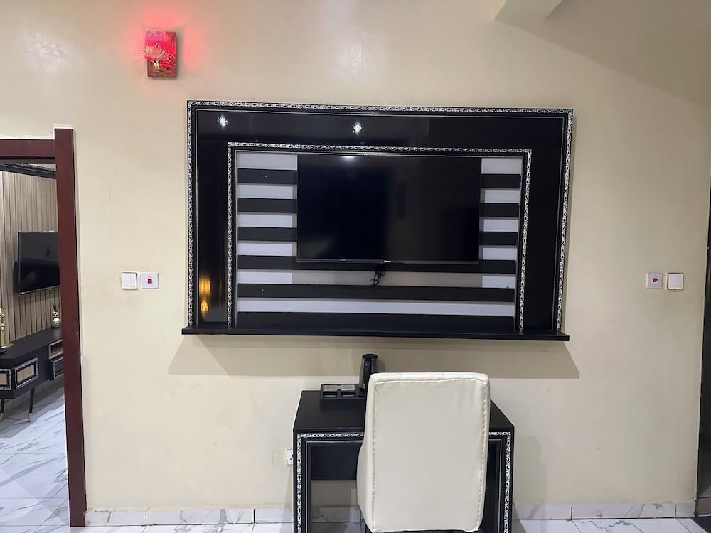 De Lords Resort Hotel & Suites
