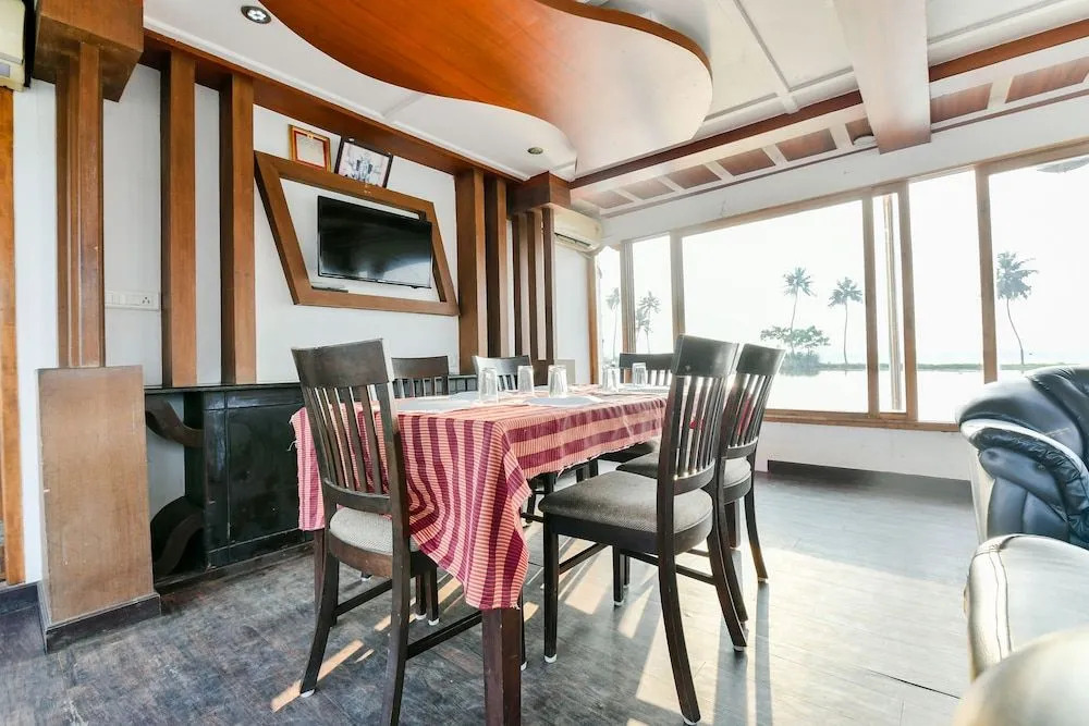 OYO 23231 KHBO Gold Sharing Houseboat