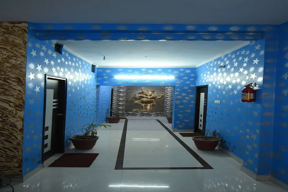 Oyo 38412 Kavya International