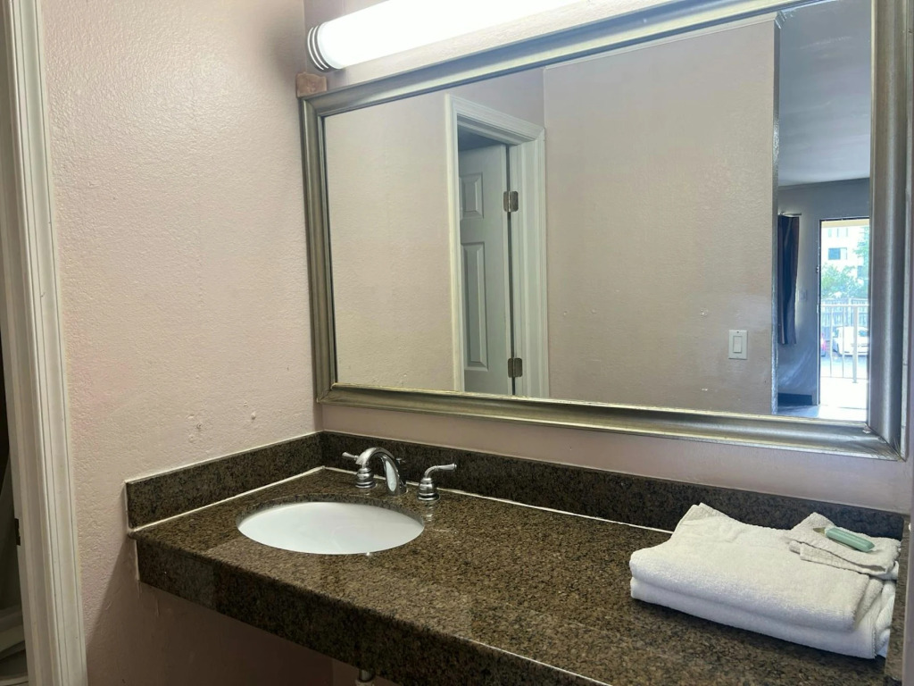 Capitol Inn by Belvilla Richmond Airport VA