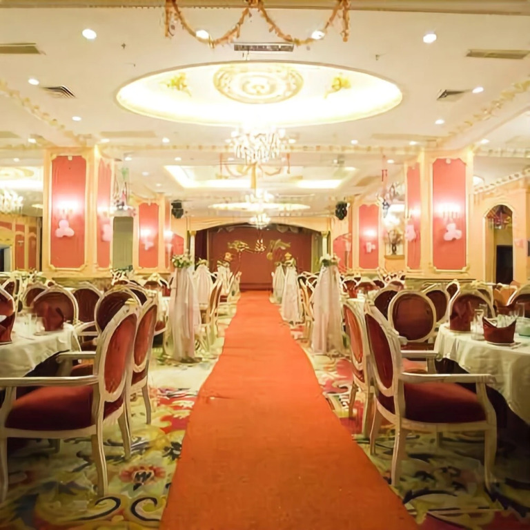 Emp-court Hotel