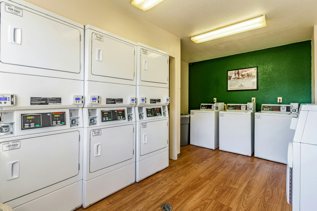 HomeTowne Studios by Red Roof Atlanta – Peachtree Corners