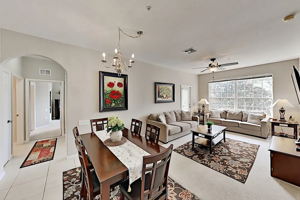 Neils Windsor Hills Townhouse 3 Bedroom Townhouse by Redawning