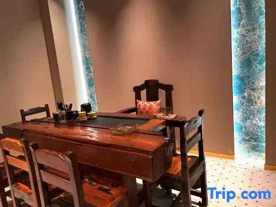 Haiyun Jia Hotel (Danzhou Baimajing Town Majing Night Market)