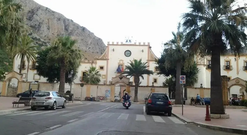 Littlewhitehouse