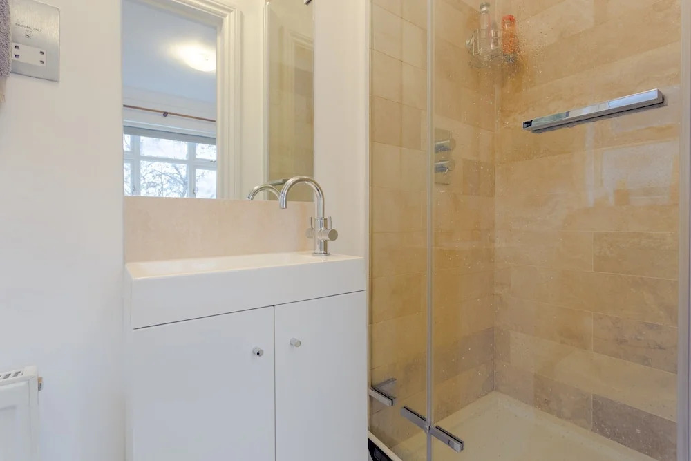 3 Bedroom in Clapham Junction With Roof Terrace