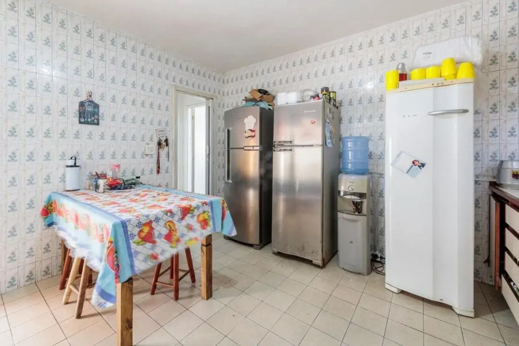 Quarto em residência tranquila e familiar