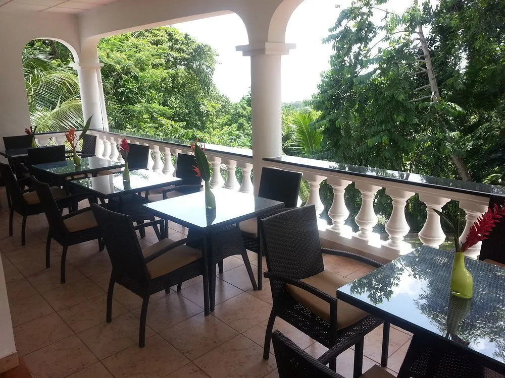 Albizia Lodge Reef Estate