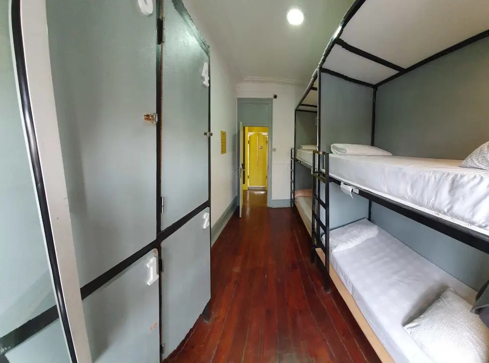 Aykibom Hostel