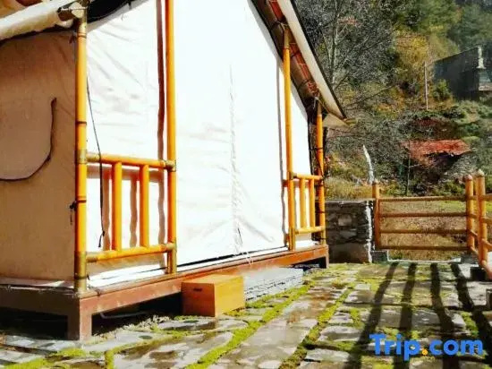 Tengri Khagan · Weizhou Manor