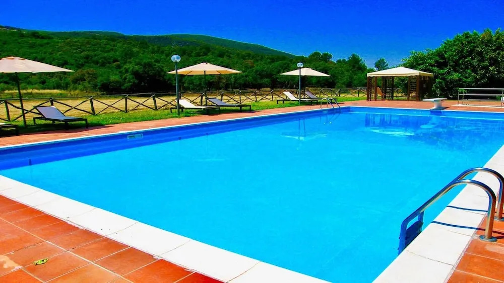 Villa Vallocchia - sleeps 18. Exclusive pool/grounds. Spoleto 10 mins. Rome 1 hr