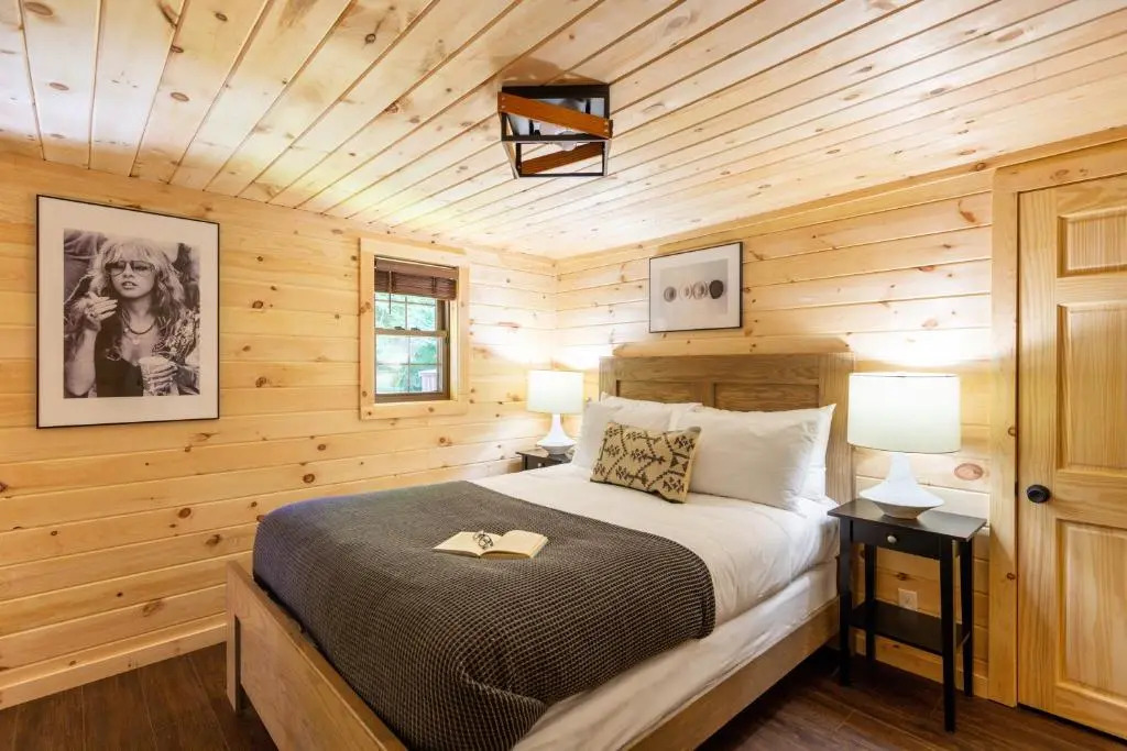 Carter Creek by Avantstay Secluded Yard w/ Creek + Suite