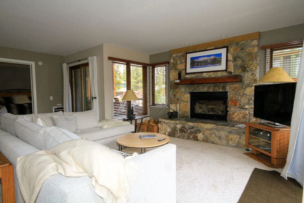 Mountainback #102, Corner Unit 2 Bedrooms 2 Bathrooms Condo