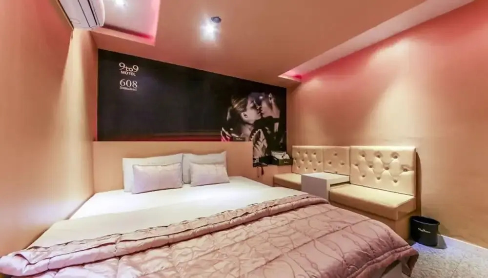 9 to 9 motel