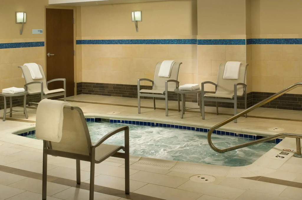 Holiday Inn Express & Suites Alexandria - Fort Belvoir by IHG