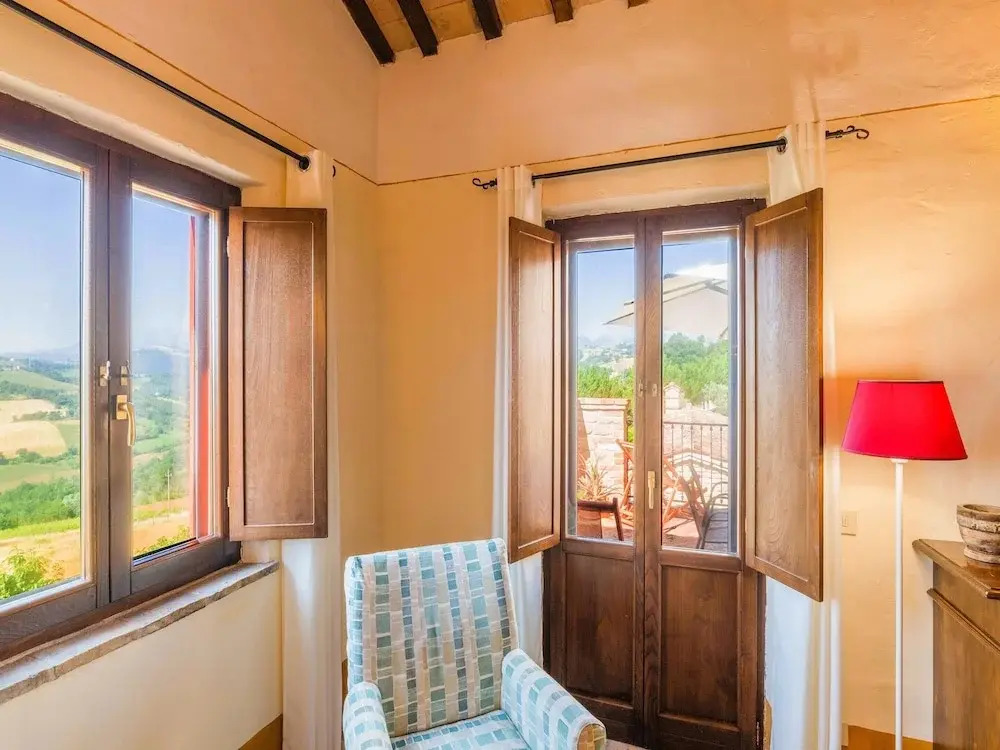 Gorgeous Apartment with Pool near Sibillini Mountains