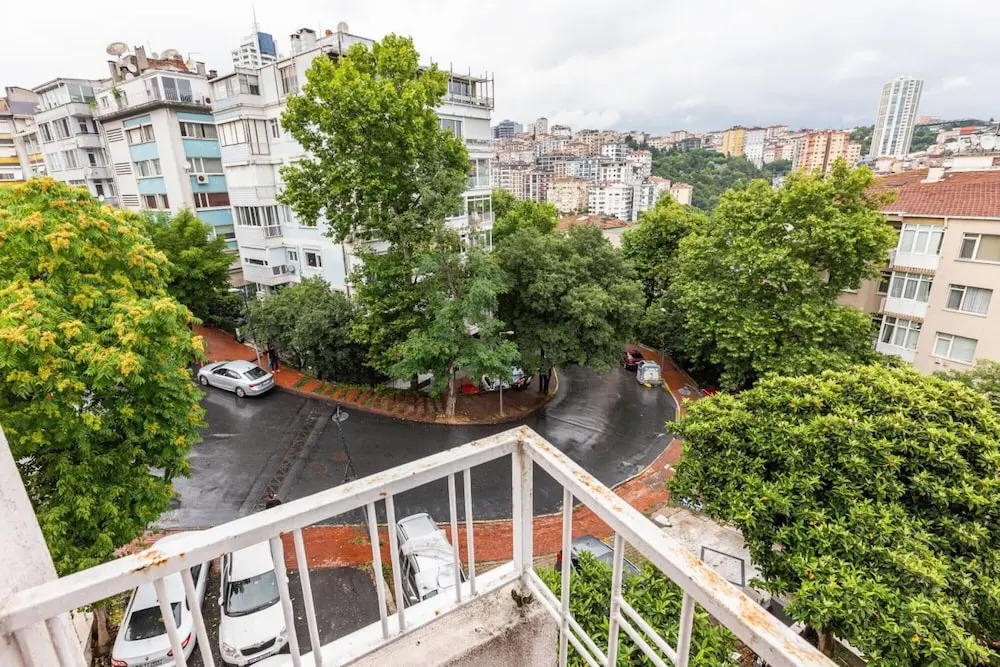 Eclectic and Cenral Flat With City View in Sisli