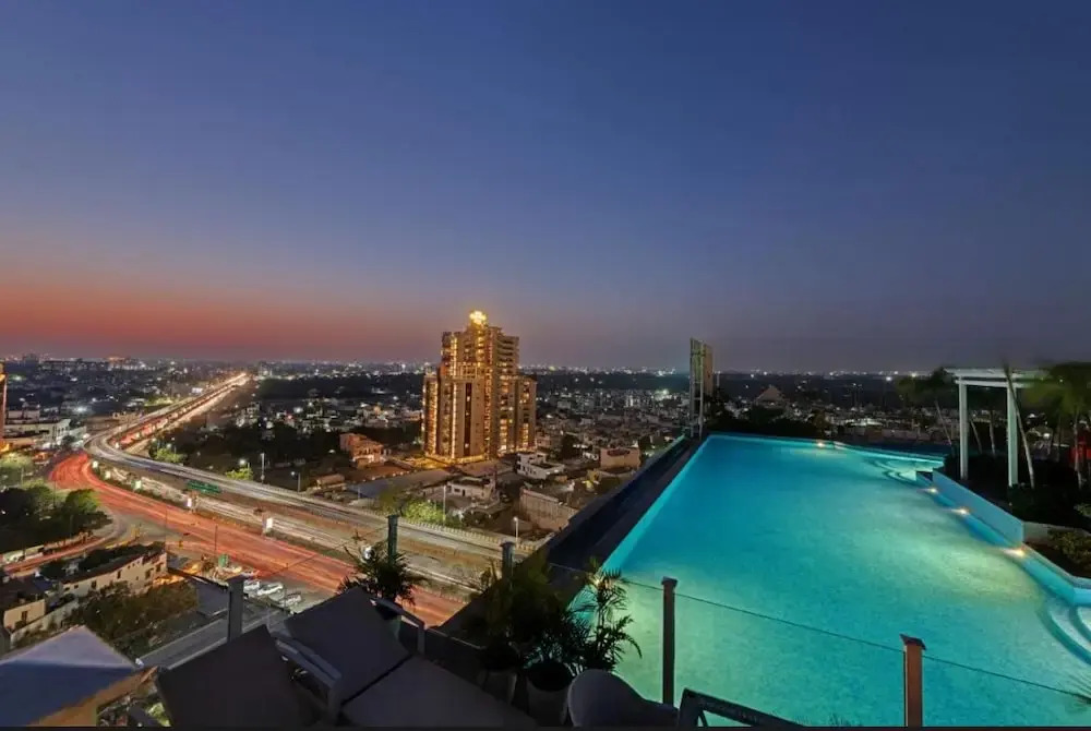 Skyline luxury in pink city