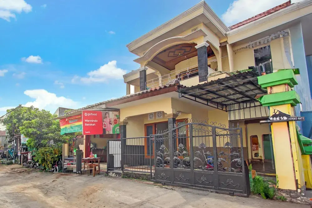 OYO 94003 Anjuk Ladang Homestay