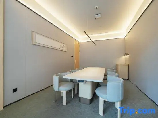 JI Hotel (Zhangjiajie 72 Marvelous Towers Scenic Area)
