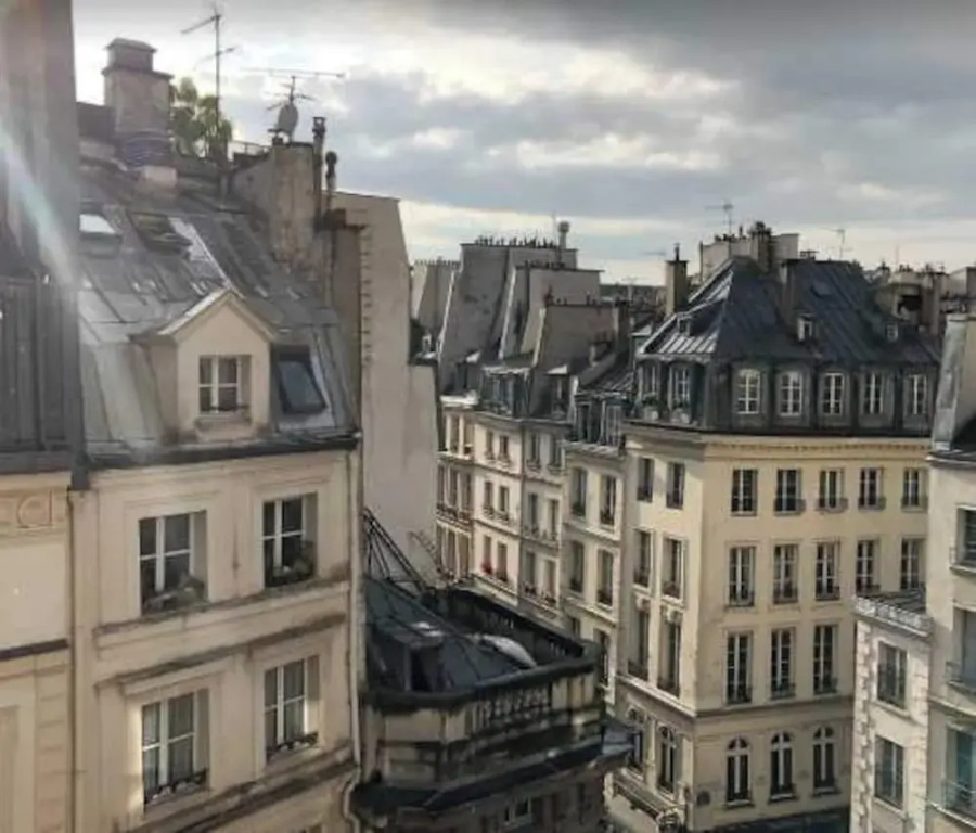 Confidential Room 1, a Stones Throw From the Louvre