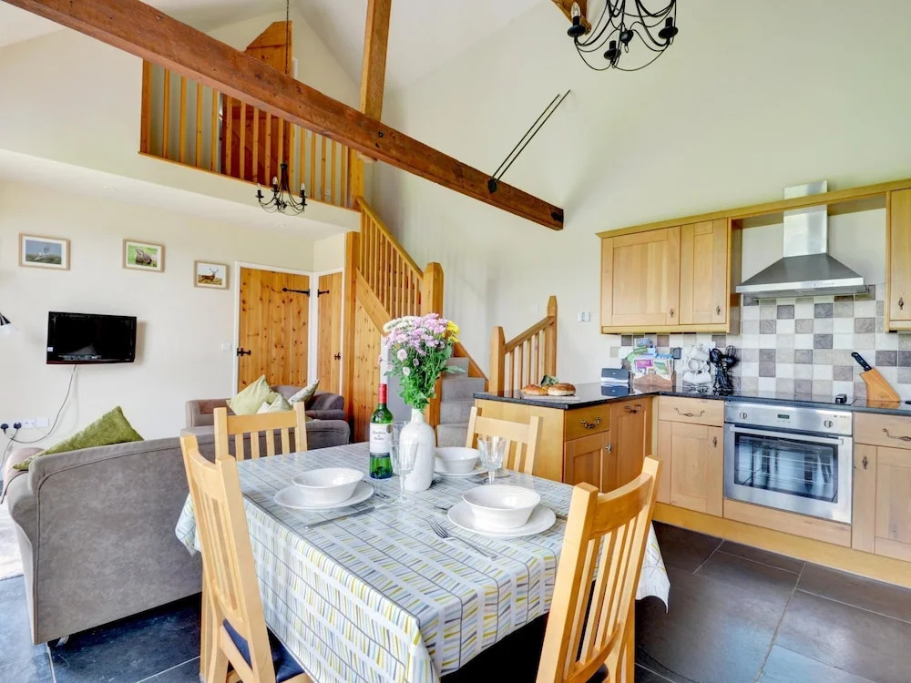 Large, Modern Farmhouse in Umberleigh, With Heigh Ceilings and Beautiful Terrace