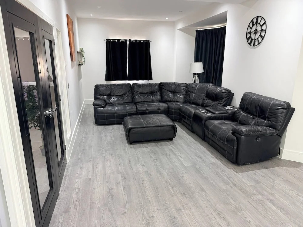 Luxury Home 5 Bedroom 3 Bathroom Games Room Parking