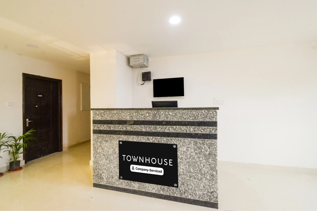 Super Townhouse Golden Temple Manikonda